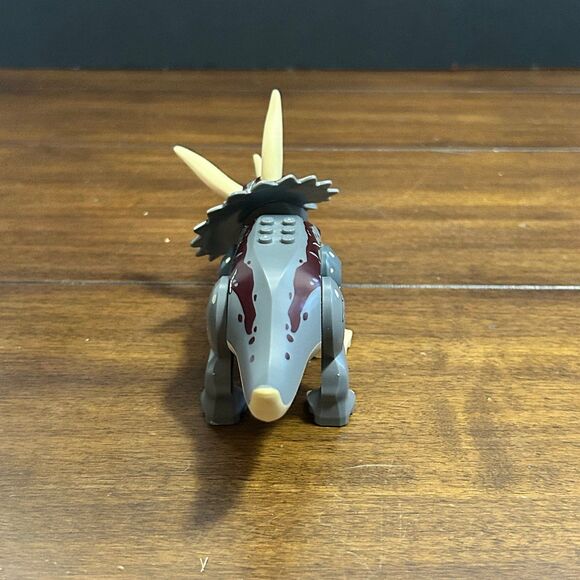 LEGO Triceratops, Jurassic World Dominion Dinosaur, Dark Red - Picture 4 of 7